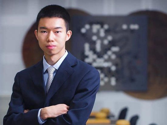 这些蛇，全身青色带着黑色花纹，成群的缠绕在一起。